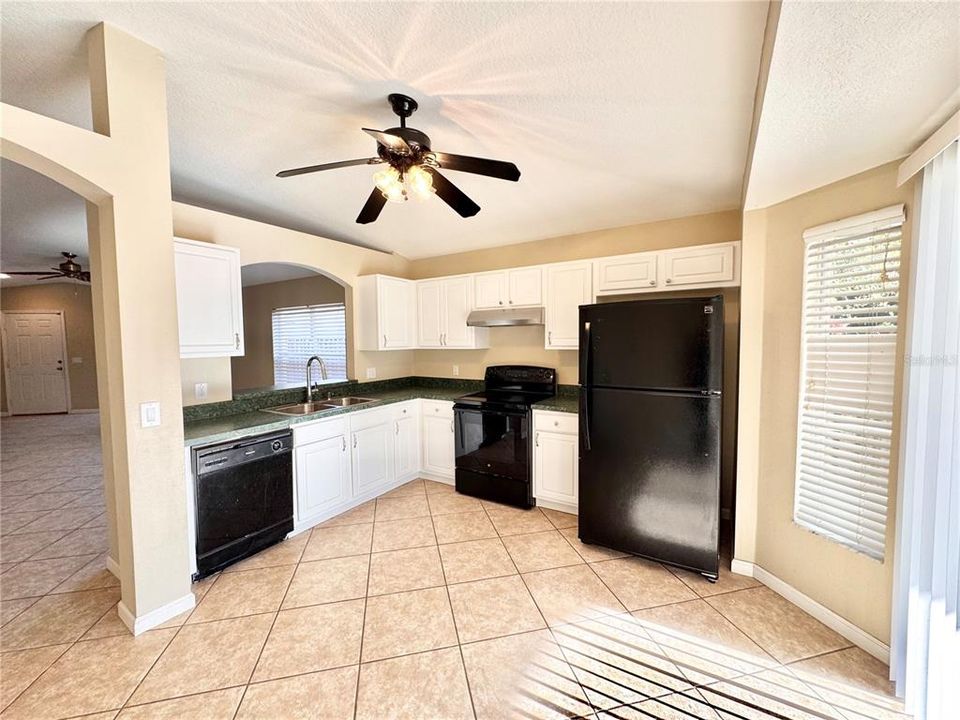 В аренду: $2,150 (3 спален, 2 ванн, 1317 Квадратных фут)