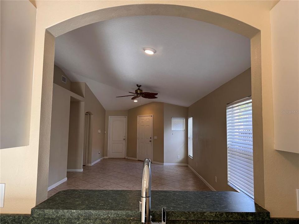 В аренду: $2,150 (3 спален, 2 ванн, 1317 Квадратных фут)