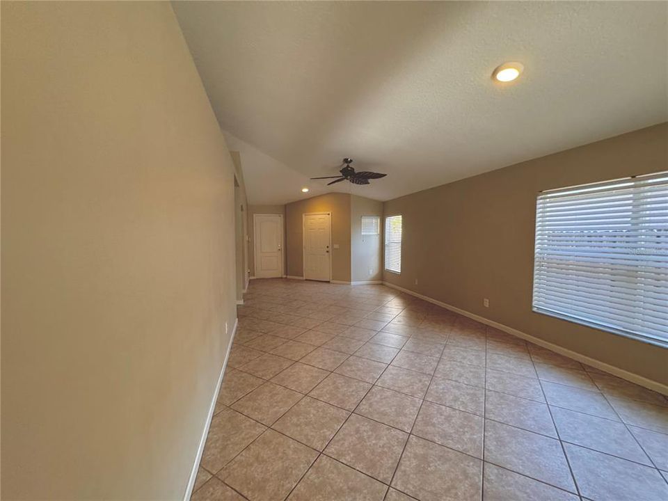 В аренду: $2,150 (3 спален, 2 ванн, 1317 Квадратных фут)