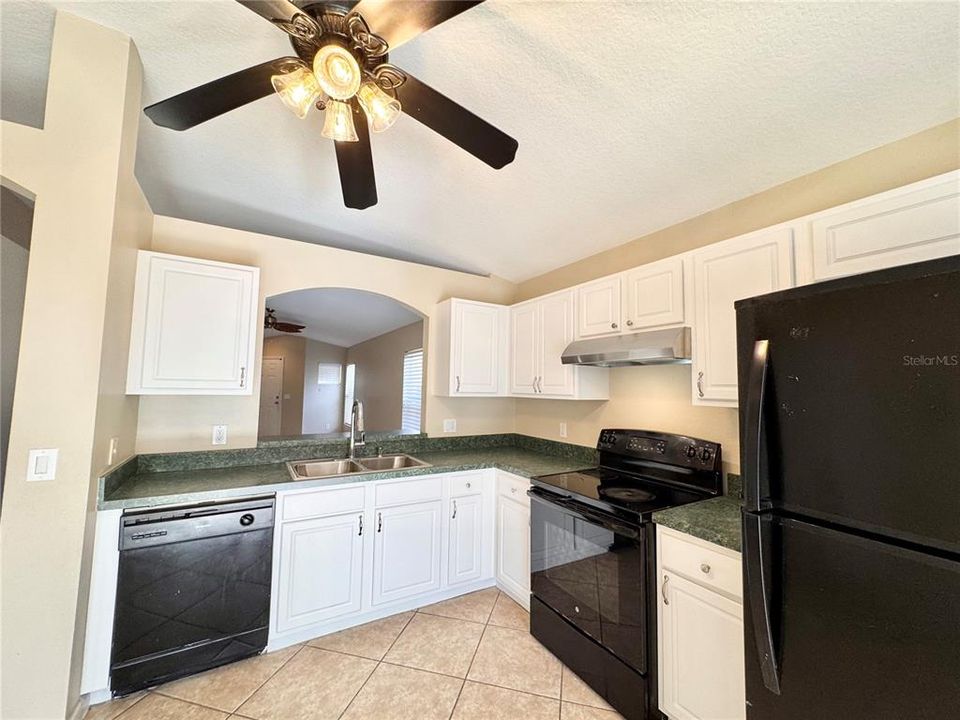 В аренду: $2,150 (3 спален, 2 ванн, 1317 Квадратных фут)