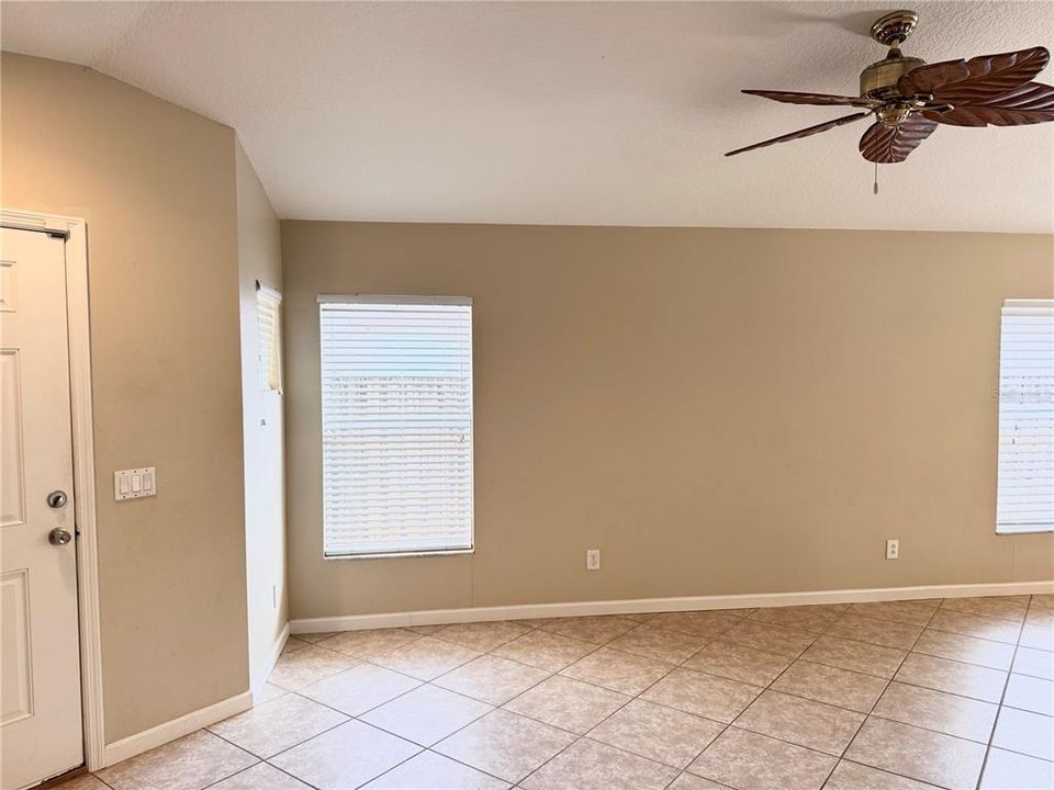 В аренду: $2,150 (3 спален, 2 ванн, 1317 Квадратных фут)