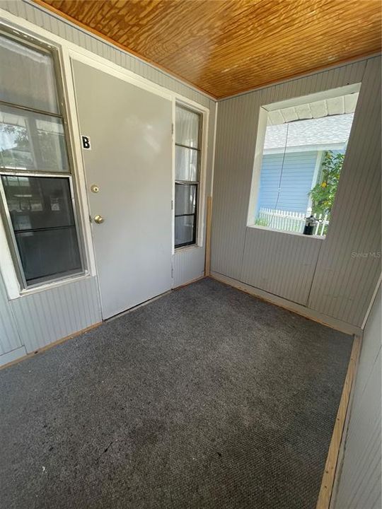 For Rent: $1,450 (1 beds, 1 baths, 1946 Square Feet)