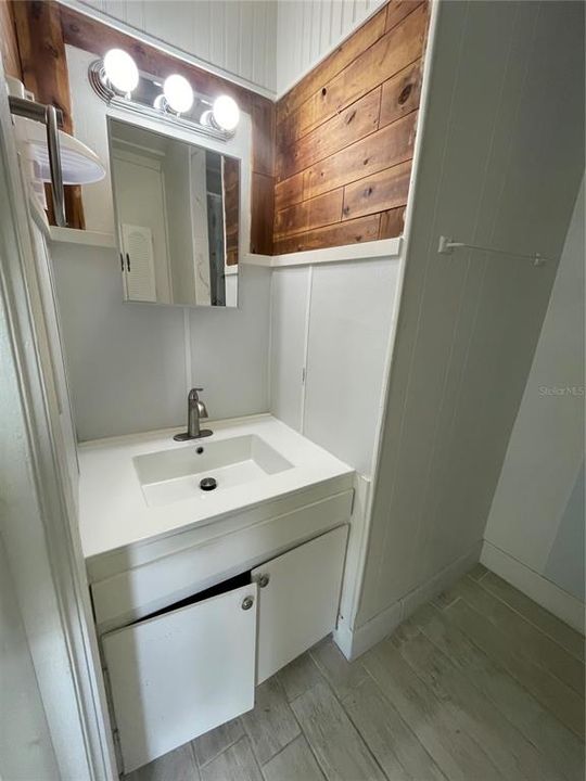 For Rent: $1,450 (1 beds, 1 baths, 1946 Square Feet)