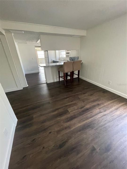 For Rent: $1,450 (1 beds, 1 baths, 1946 Square Feet)