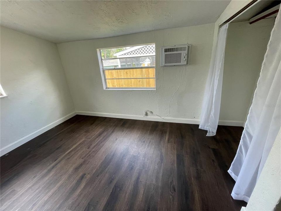 For Rent: $1,450 (1 beds, 1 baths, 1946 Square Feet)