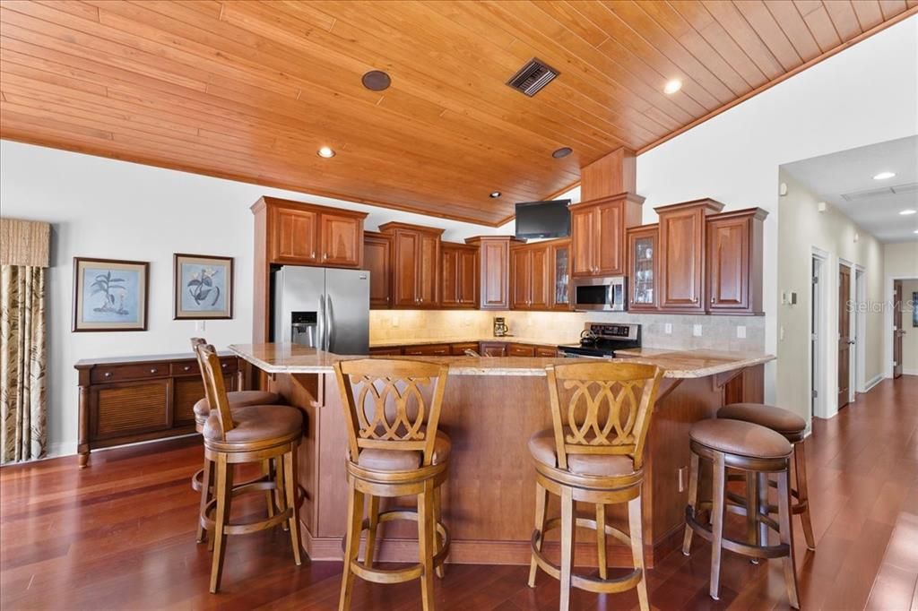 На продажу: $3,725,000 (5 спален, 5 ванн, 3990 Квадратных фут)