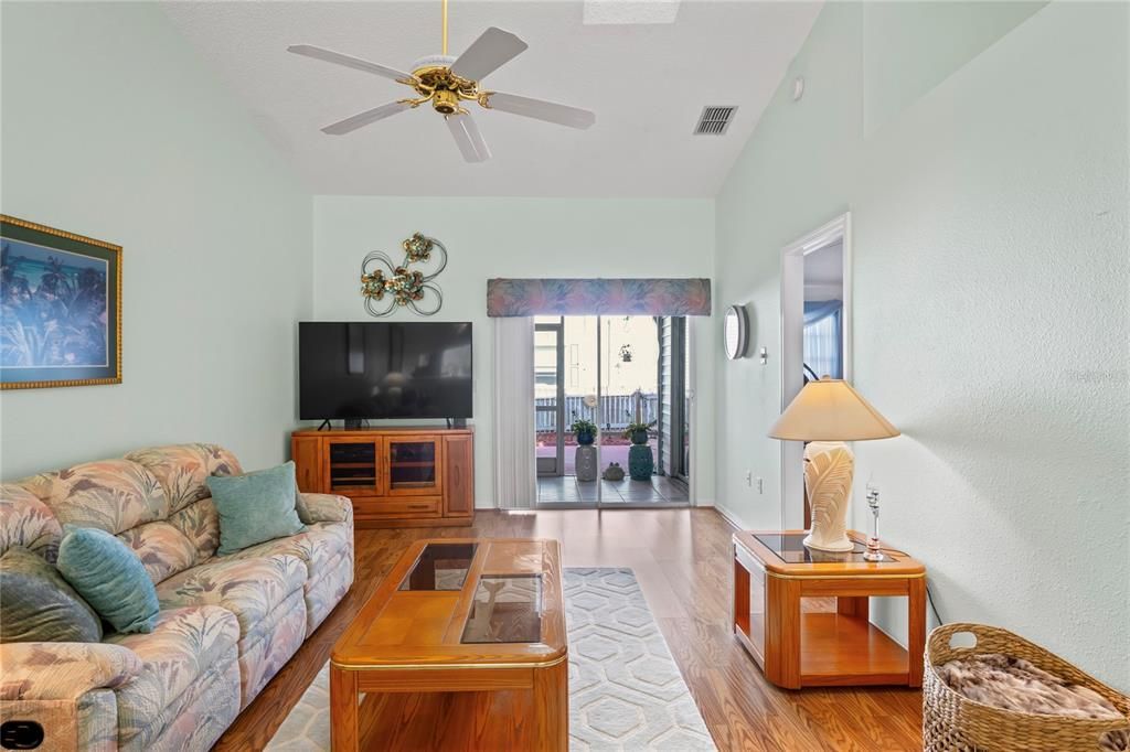 En Venta: $234,900 (2 camas, 2 baños, 1070 Pies cuadrados)