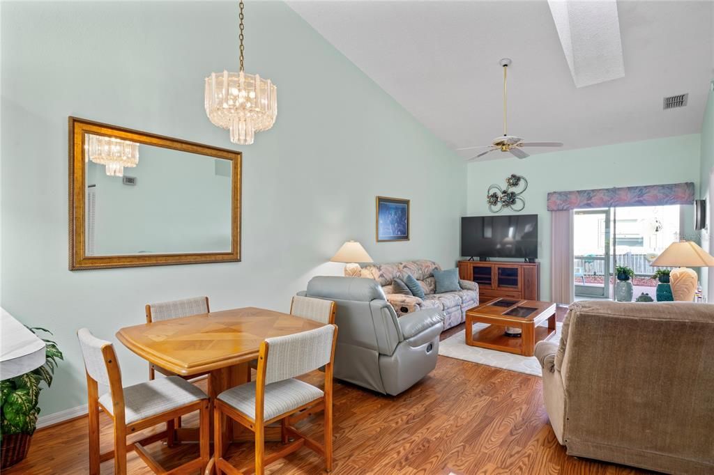 En Venta: $234,900 (2 camas, 2 baños, 1070 Pies cuadrados)