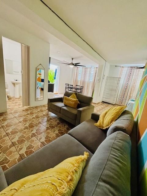 На продажу: $299,777 (5 спален, 4 ванн, 1542 Квадратных фут)