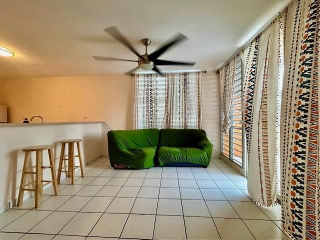 На продажу: $299,777 (5 спален, 4 ванн, 1542 Квадратных фут)