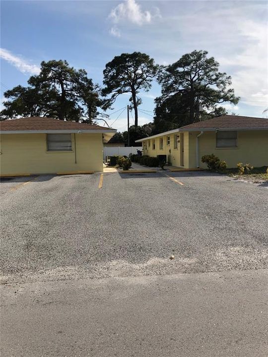 出租: $1,450 (2 贝兹, 1 浴室, 800 平方英尺)