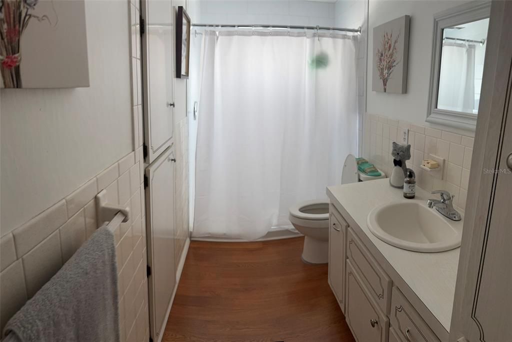 Active With Contract: $140,000 (2 beds, 1 baths, 1032 Square Feet)