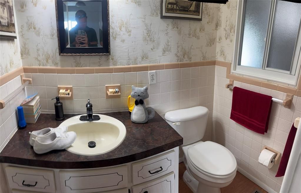 Active With Contract: $140,000 (2 beds, 1 baths, 1032 Square Feet)