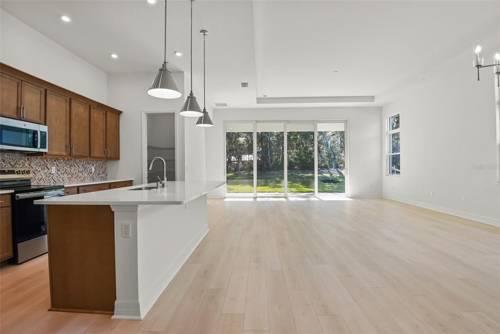 En Venta: $559,900 (3 camas, 3 baños, 2289 Pies cuadrados)