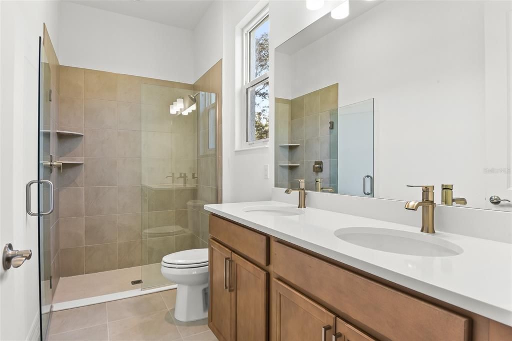 En Venta: $559,900 (3 camas, 3 baños, 2289 Pies cuadrados)