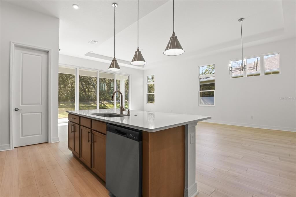 En Venta: $559,900 (3 camas, 3 baños, 2289 Pies cuadrados)