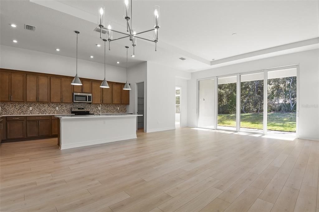 En Venta: $559,900 (3 camas, 3 baños, 2289 Pies cuadrados)