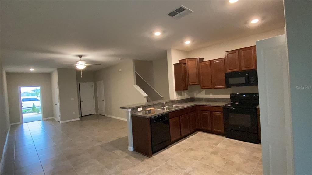 出租: $2,100 (3 贝兹, 2 浴室, 1663 平方英尺)