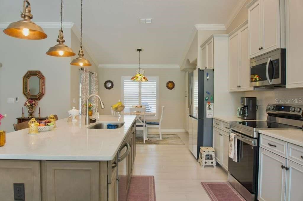 待售: $649,000 (3 贝兹, 2 浴室, 2208 平方英尺)