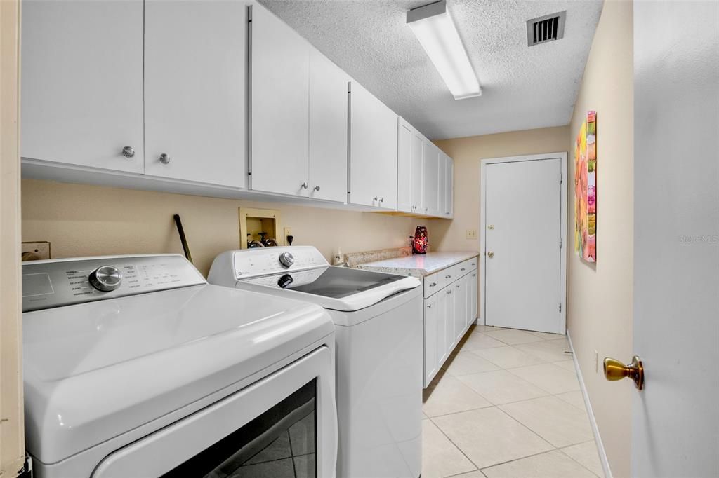 En Venta: $284,990 (2 camas, 2 baños, 1601 Pies cuadrados)