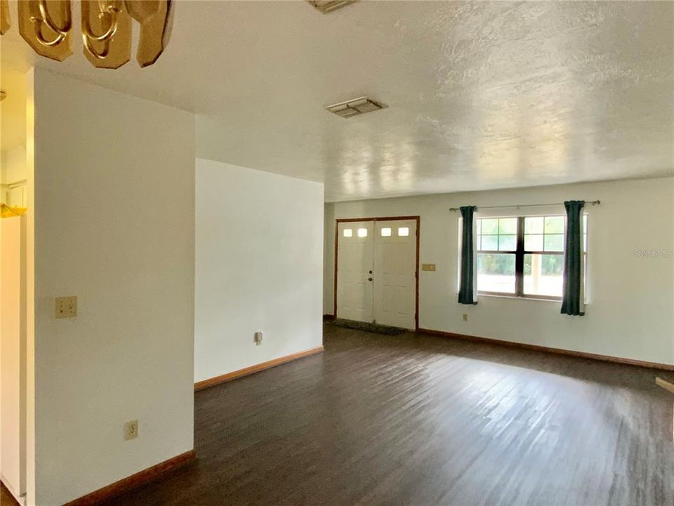 For Sale: $280,000 (3 beds, 2 baths, 1445 Square Feet)