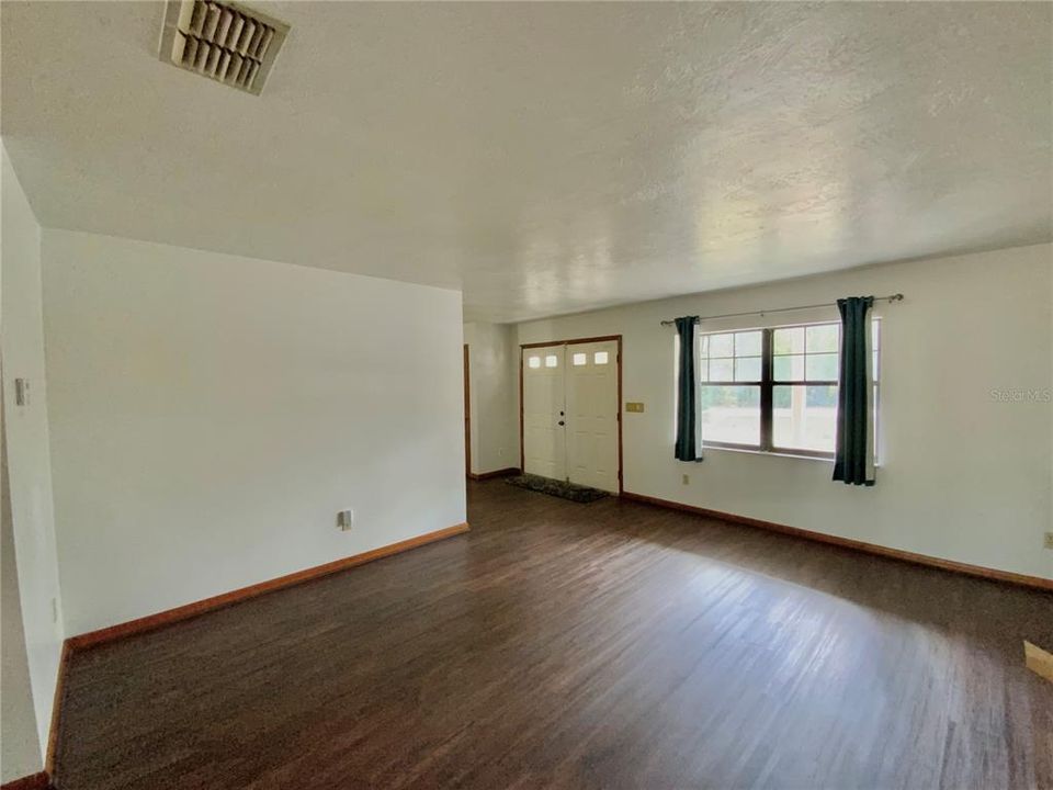 For Sale: $280,000 (3 beds, 2 baths, 1445 Square Feet)