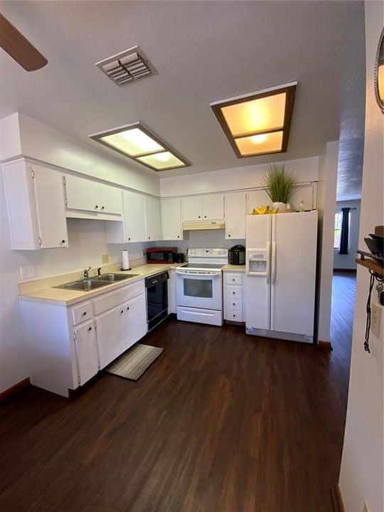 For Sale: $280,000 (3 beds, 2 baths, 1445 Square Feet)