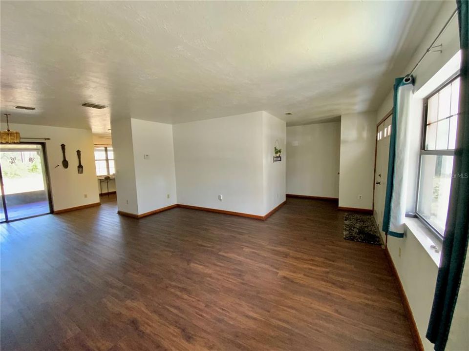 For Sale: $280,000 (3 beds, 2 baths, 1445 Square Feet)