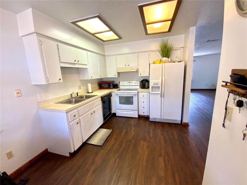 For Sale: $280,000 (3 beds, 2 baths, 1445 Square Feet)