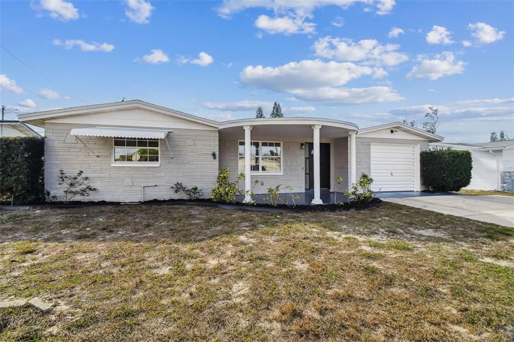 For Sale: $235,000 (2 beds, 2 baths, 936 Square Feet)