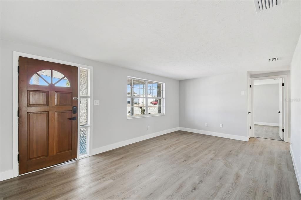 For Sale: $235,000 (2 beds, 2 baths, 936 Square Feet)