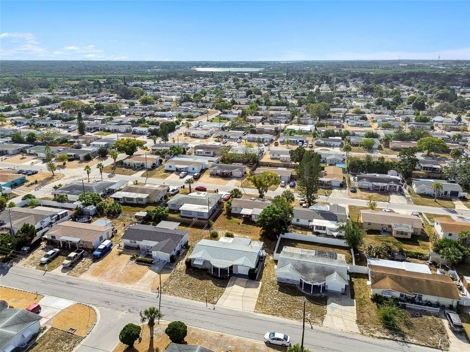 For Sale: $235,000 (2 beds, 2 baths, 936 Square Feet)