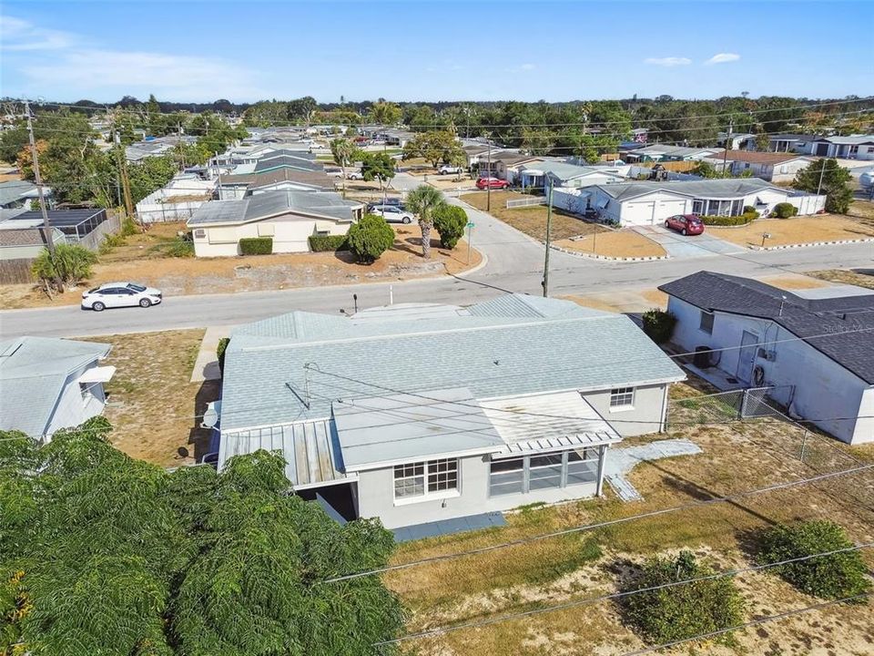 For Sale: $235,000 (2 beds, 2 baths, 936 Square Feet)