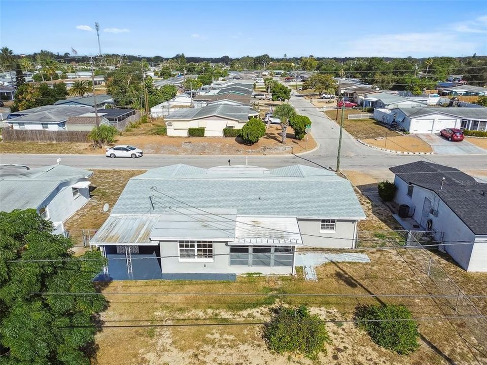 For Sale: $235,000 (2 beds, 2 baths, 936 Square Feet)