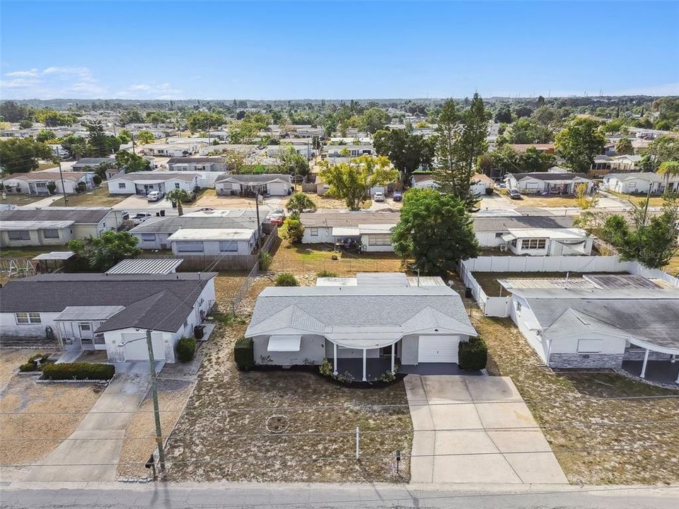 For Sale: $235,000 (2 beds, 2 baths, 936 Square Feet)