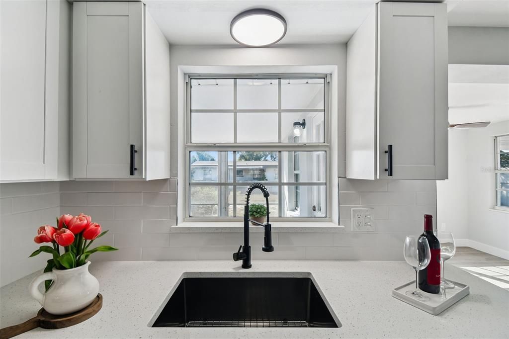 For Sale: $235,000 (2 beds, 2 baths, 936 Square Feet)