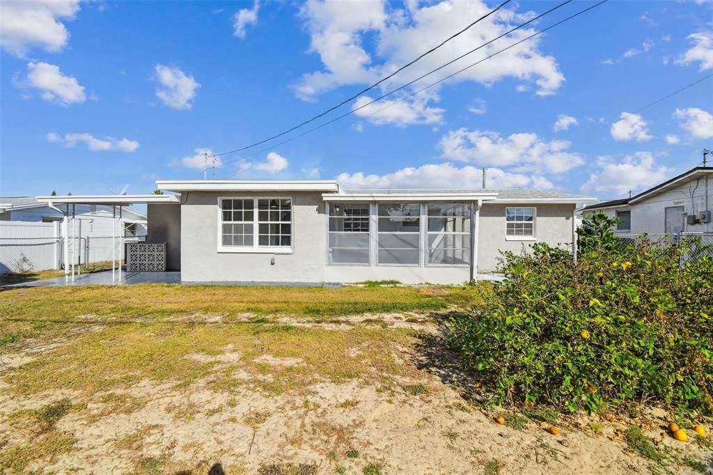 For Sale: $235,000 (2 beds, 2 baths, 936 Square Feet)