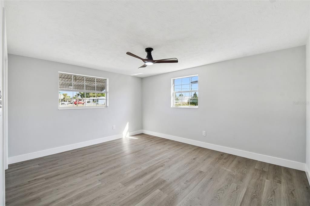 For Sale: $235,000 (2 beds, 2 baths, 936 Square Feet)