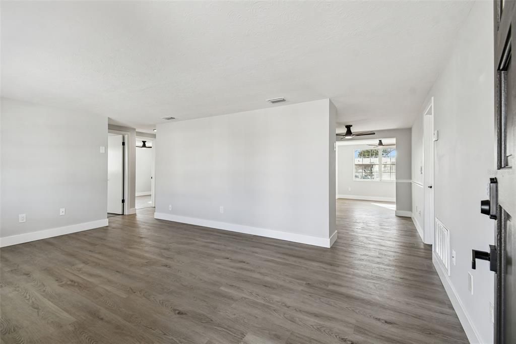 For Sale: $235,000 (2 beds, 2 baths, 936 Square Feet)