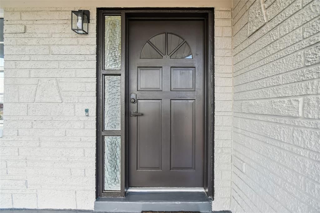 For Sale: $235,000 (2 beds, 2 baths, 936 Square Feet)