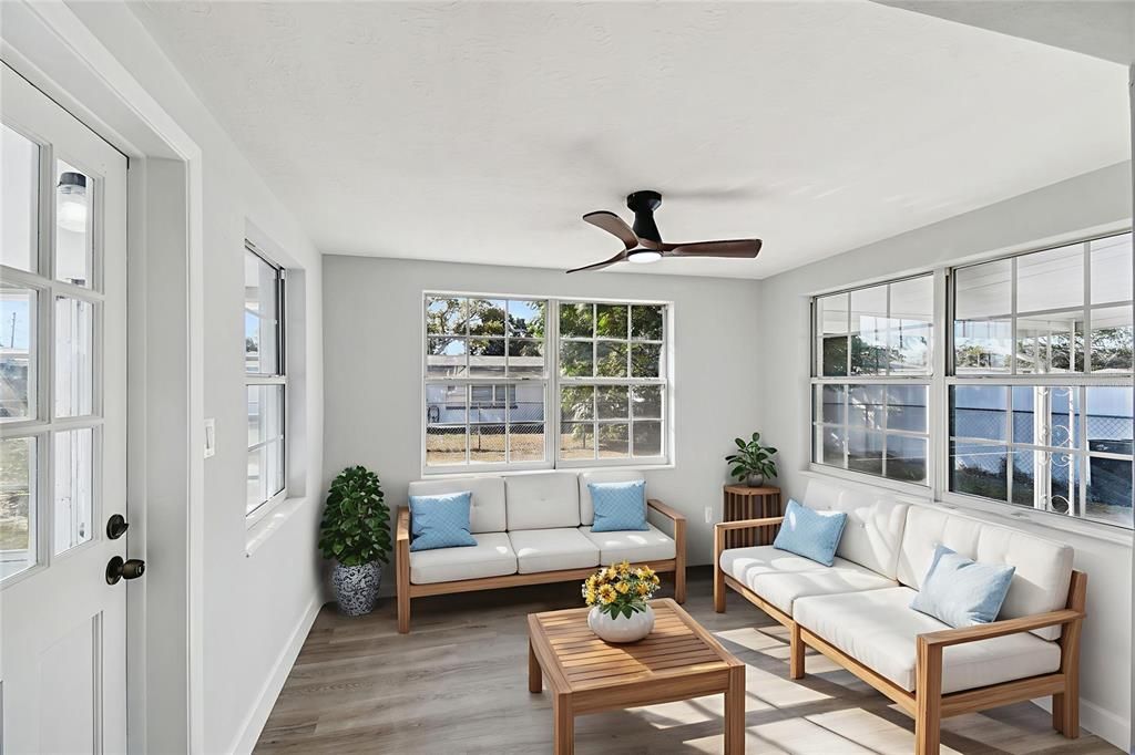 For Sale: $235,000 (2 beds, 2 baths, 936 Square Feet)