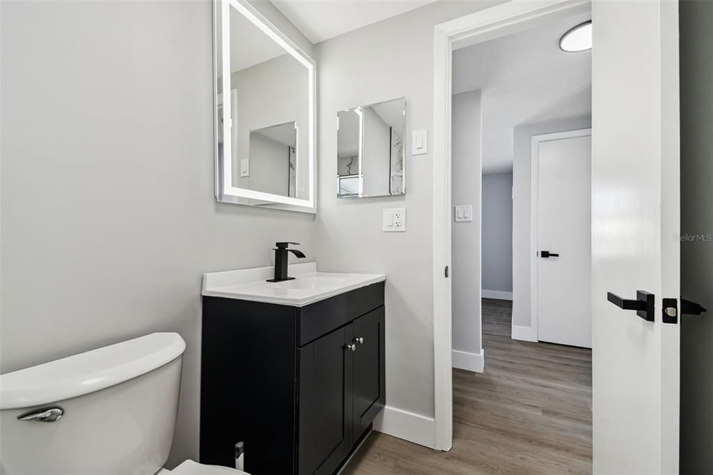 For Sale: $235,000 (2 beds, 2 baths, 936 Square Feet)