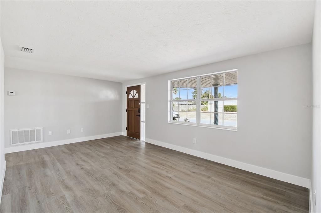 For Sale: $235,000 (2 beds, 2 baths, 936 Square Feet)