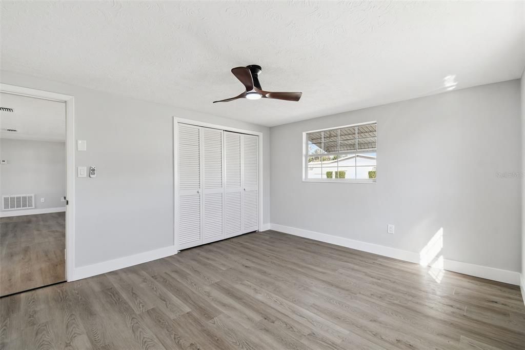 For Sale: $235,000 (2 beds, 2 baths, 936 Square Feet)