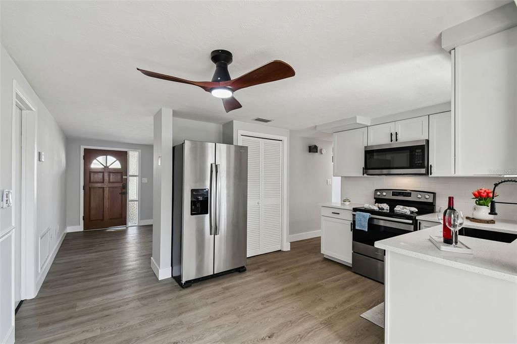 For Sale: $235,000 (2 beds, 2 baths, 936 Square Feet)