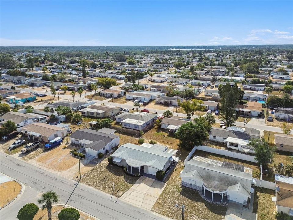 For Sale: $235,000 (2 beds, 2 baths, 936 Square Feet)