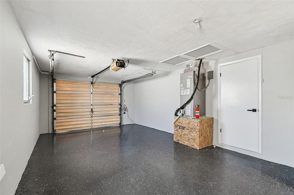 For Sale: $235,000 (2 beds, 2 baths, 936 Square Feet)