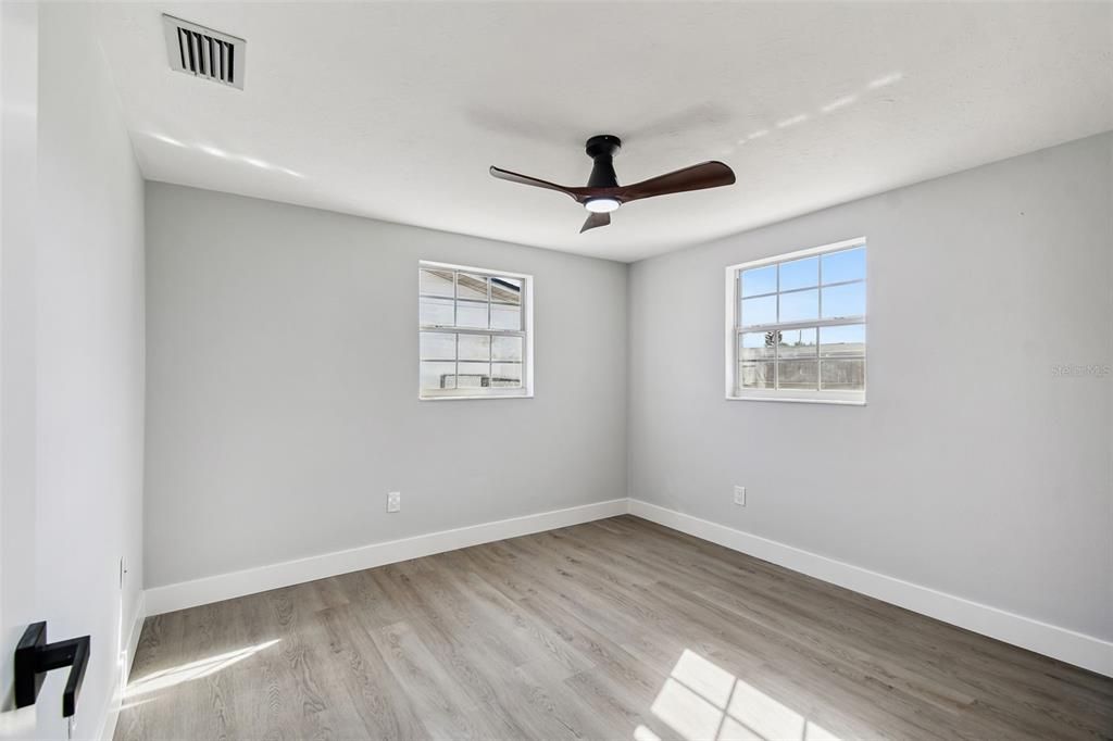 For Sale: $235,000 (2 beds, 2 baths, 936 Square Feet)