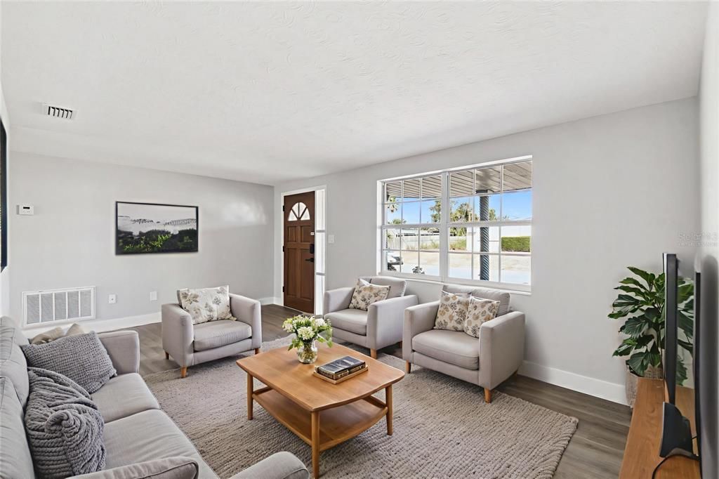 For Sale: $235,000 (2 beds, 2 baths, 936 Square Feet)