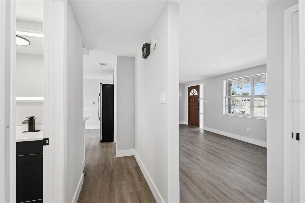 For Sale: $235,000 (2 beds, 2 baths, 936 Square Feet)